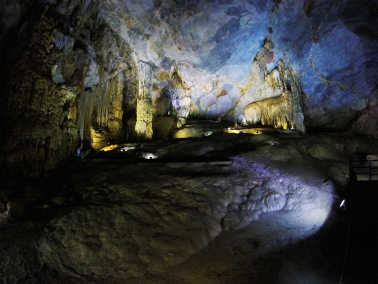Dark Cave Vietnam_Tulipando