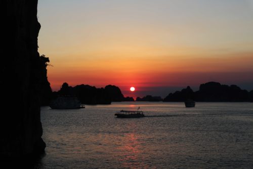 Halong Bay sunset Vietnam_Tulipando