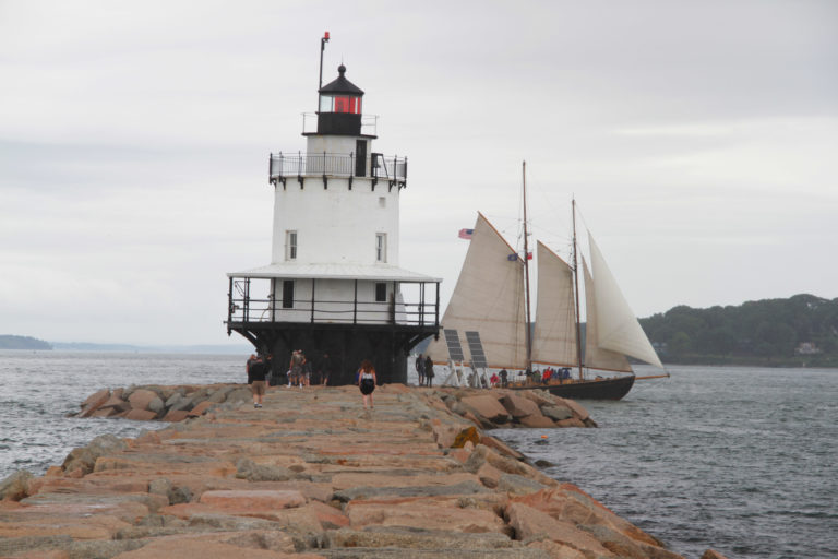 Portland Lighthouse_New England Tulipando